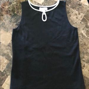 Woman’s sleeveless decorative shirt